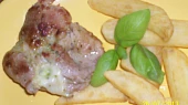 Vepřové kapsy plněné pestem a mozzarelou