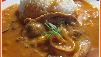 Vepřové plátky chutné a osvěžující svou chutí, detail...