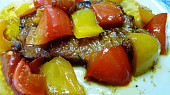 Vepřové plátky v závoji paprik a rajčete