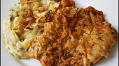 Vepřový plátek“Adžika“v kefírové marinádě, Naložené maso otřené z marinády papírovou utěrkou a osmažené v trojobalu