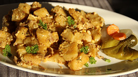 Výpečkové bramborové knedlíky s vajíčkem