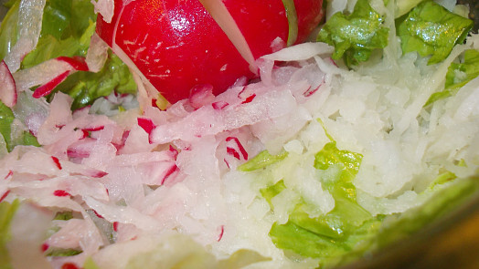 Zdravý a čistící salát z černé ředkve