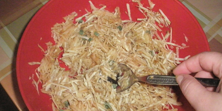 Žebra pečená v marinádě z celeru a jablečných povidel ("marináda")