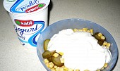 Zeleninový salát s bílým jogurtem
