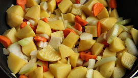 Zvěřinové Irish stew ( Irské dušené)