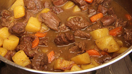 Zvěřinové Irish stew ( Irské dušené)