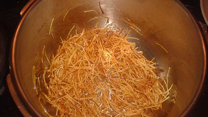 Libanonská kuchyně - Rýže s vlasovými nudlemi (běžná příloha), osmažené nudle