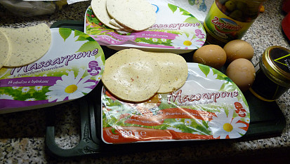 Vařené vejce a mascarpone s vinným želé