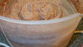 Bílková roládka se šlehačkou (upečená bez žloutků a bez mouky)