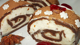 Bílková roládka se šlehačkou (upečená bez žloutků a bez mouky)