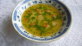 Česneková polévka se strouhankou a vejci