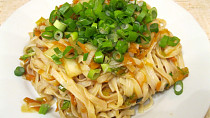 Chow mein - Rýžové nudle s mrkví a zelím po čínsku