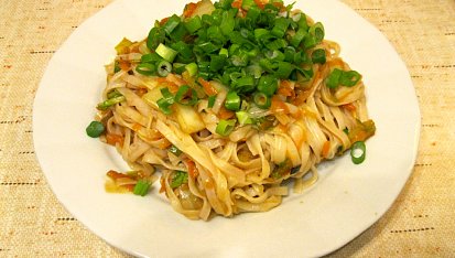 Chow mein - Rýžové nudle s mrkví a zelím po čínsku