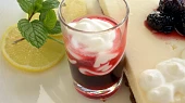 Citronový koláč s ostružinovou balsamicovou omáčkou