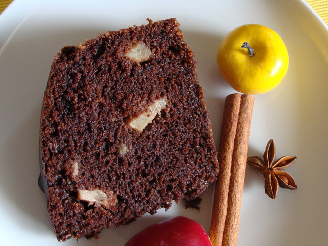 Čokoládový koláč s jablky a chutí perníku