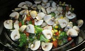 Divoký vepřový ořez se zeleninou, žampiony a zakysanou smetanou (a dám vařit v PH...)