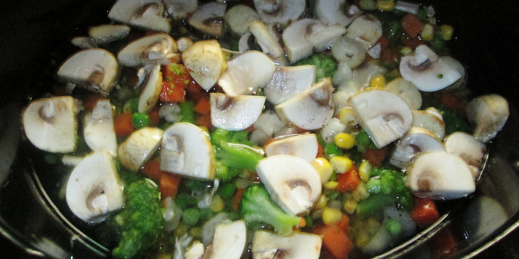Divoký vepřový ořez se zeleninou, žampiony a zakysanou smetanou (a dám vařit v PH...)