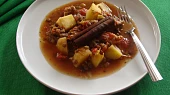 Hovězí kližka s čočkou