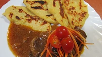 Hovězí roštěná na sušených rajčatech a chilli