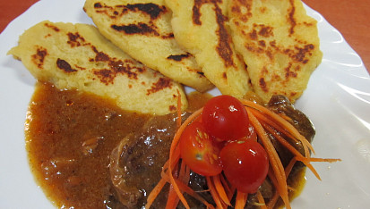 Hovězí roštěná na sušených rajčatech a chilli