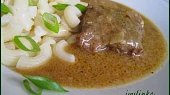 Hovězí roštěnky na cibuli