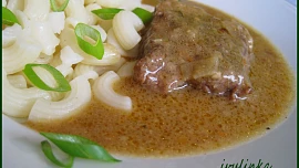 Hovězí roštěnky na cibuli