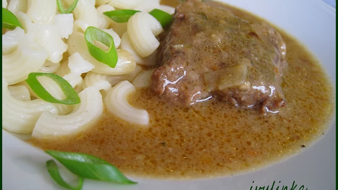 Hovězí roštěnky na cibuli