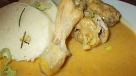 Kuřecí dolní stehýnka na kurkumě, uzené paprice a kořenové zelenině