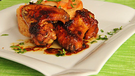 Kuřecí křidélka s tandoori cibulovým kuskusem