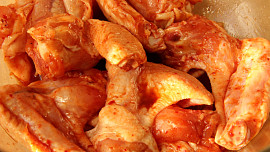 Kuřecí křidélka s tandoori cibulovým kuskusem