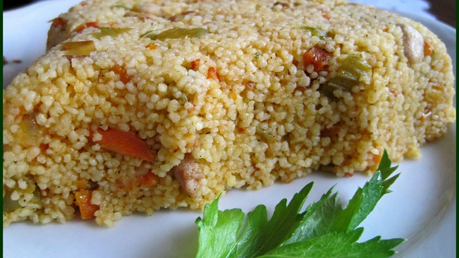 Kuskus s kuřecím masem a řapíkatým celerem