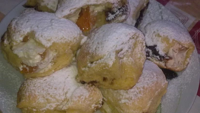 Kynuté buchty nad půl kila, meruňky+tvaroh,nugeta