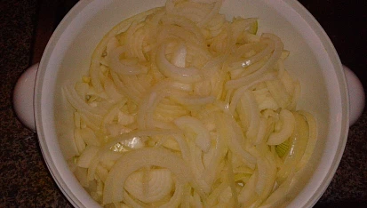 Libanonská kuchyně - Čočka s rýží, nakrájená cibule
