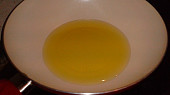 Libanonská kuchyně - Čočka s rýží, olivový olej na smažení cibule