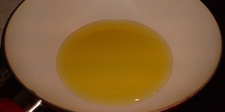 olivový olej na smažení cibule