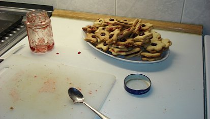 Linecké kokosové cukroví, Jestli se povedl rybízovej a takovej bordýlek budeme mít v kuchyních