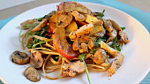 Linguine s rukolou, opečenými jablky a žampiony