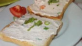 Lososová pěna s tvarohem, lučinou a petrželkou