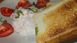 Lososová pěna s tvarohem, lučinou a petrželkou