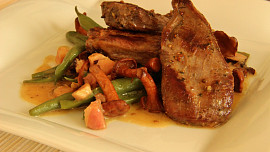 Minutkové kančí medailonky s fazolkami a liškami