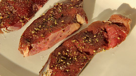 Minutkové kančí medailonky s fazolkami a liškami