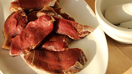 Minutkové kančí medailonky s fazolkami a liškami