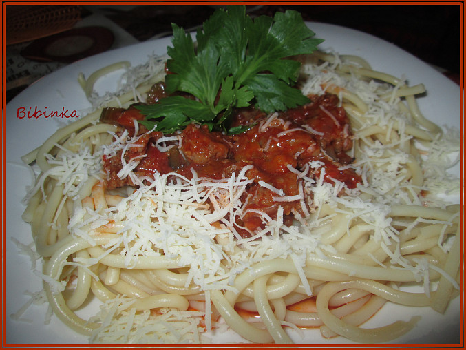 Silnější řapíkaté a česnekové špagety, Dobrou chuť!