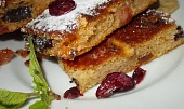 Moučník  s  čokoládou, brusinkami a  oříšky