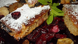 Moučník  s  čokoládou, brusinkami a  oříšky