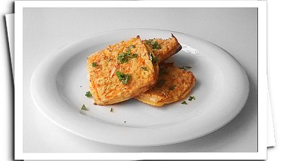 Mrkvové čtverečky se surimi a rýží (DlabemeZdrave)