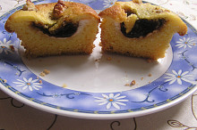 Muffiny s povidly a tvarohem v řezu