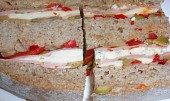 Obložený sendvič - italská muffuletta (s celoznnou moukou)