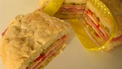 Obložený sendvič - italská muffuletta