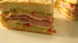 Obložený sendvič - italská muffuletta